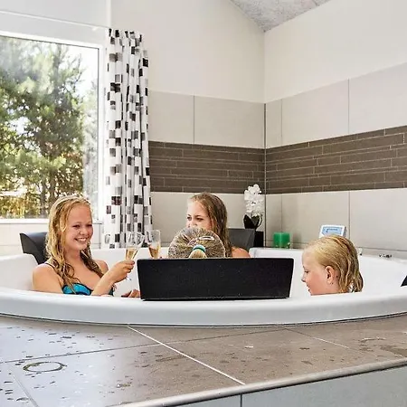 Sleeps 18 Pool Wifi *