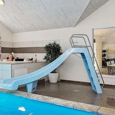 Sleeps 18 Pool Wifi Snogebaek